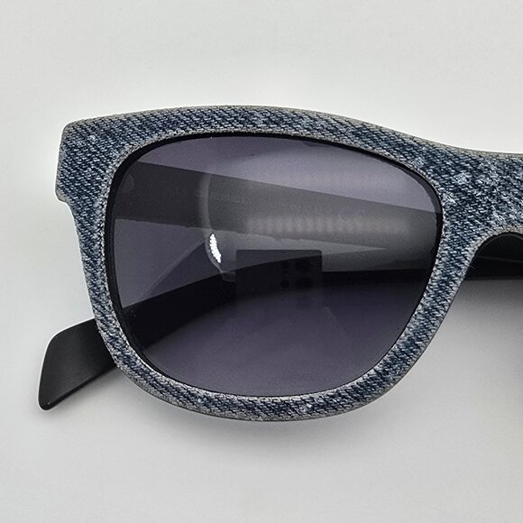 Diesel DL0111 05W #DENIMEYE Black Frame Blue Gradient Lens Sunglasses w/ Case main image 12